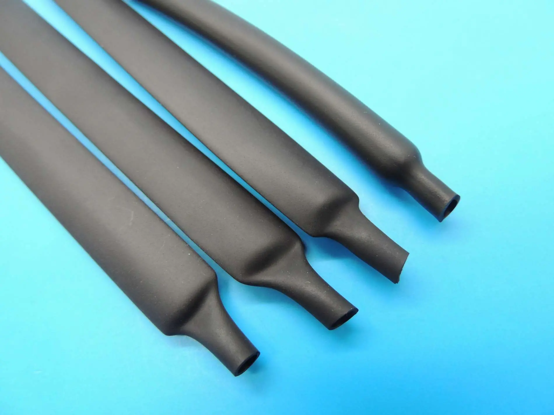 Tubo termorretr&aacute;til elastom&eacute;rico resistente a diesel-SBD-SWHF-DR